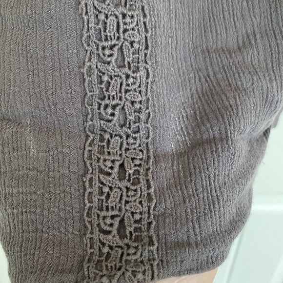 Altard State Womens Velvet Floral Boho Bell Sleeve Blouse Tip Size S Grey Red - Picture 6 of 11